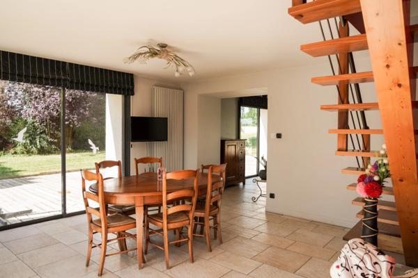 Maison à vendre 8 pièces proche de VONNAS (01)