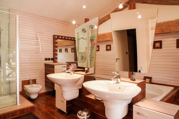 Maison à vendre 8 pièces proche de VONNAS (01)