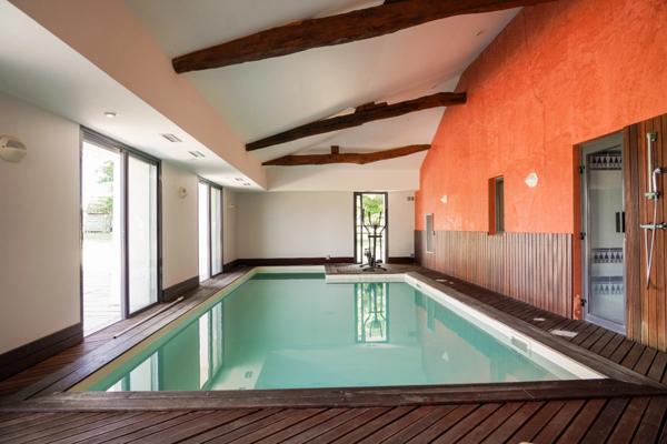 Maison à vendre 8 pièces proche de VONNAS (01)