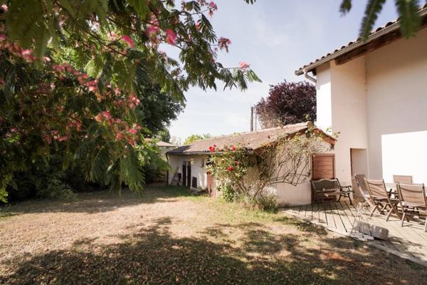 Maison à vendre 8 pièces proche de VONNAS (01)