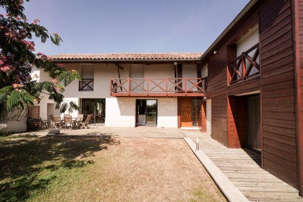 Maison à vendre 8 pièces proche de VONNAS (01)