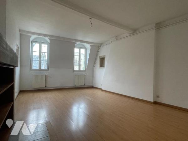 CAEN CENTRE ANCIEN APPARTEMENT 6 PIECES