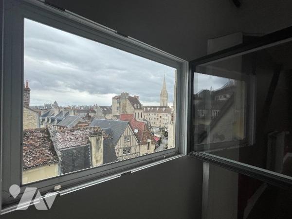 CAEN CENTRE ANCIEN APPARTEMENT 6 PIECES