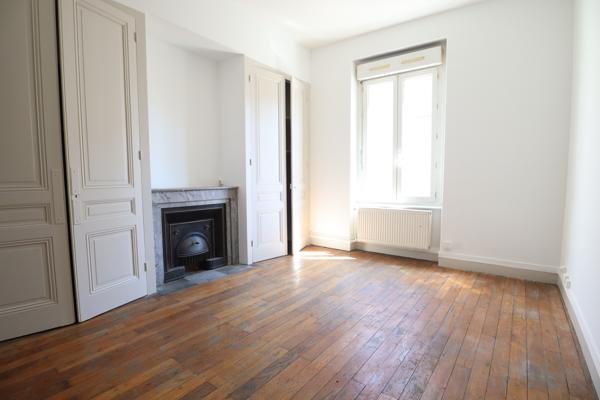 44m² - T2 - RUE CARNOT - CENTRE VILLE/ANGLE LOUIS BLANC