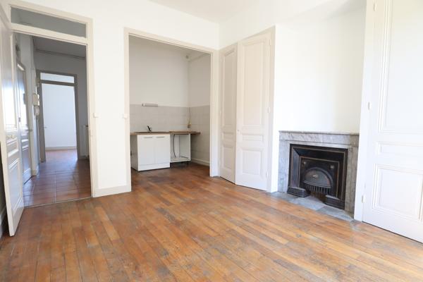 44m² - T2 - RUE CARNOT - CENTRE VILLE/ANGLE LOUIS BLANC