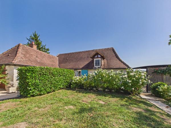 Une belle maison et une maison d'amis dans un cadre magnifique