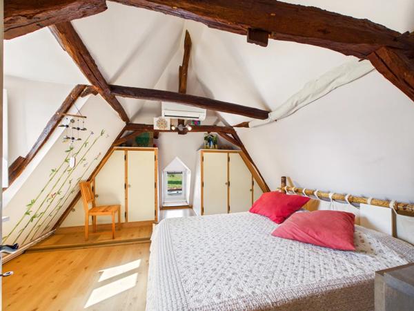 Une belle maison et une maison d'amis dans un cadre magnifique