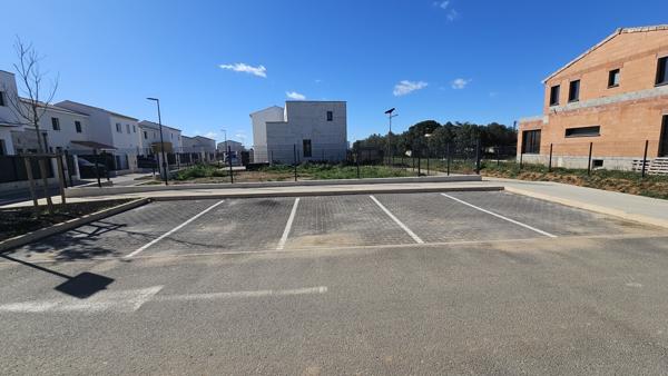 BEAU TERRAIN DE 304 m² à bâtir, surface plancher 160 m²