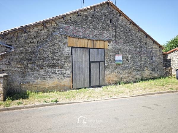 UNE GRANGE Sainte-Soline (79120)