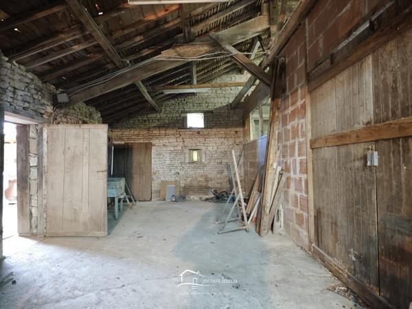 UNE GRANGE Sainte-Soline (79120)