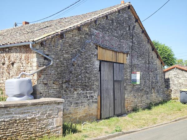 UNE GRANGE Sainte-Soline (79120)