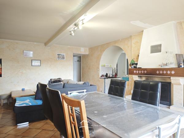 MAISON AVEC NOMBREUSES DEPENDANCES Chef-Boutonne (79110)