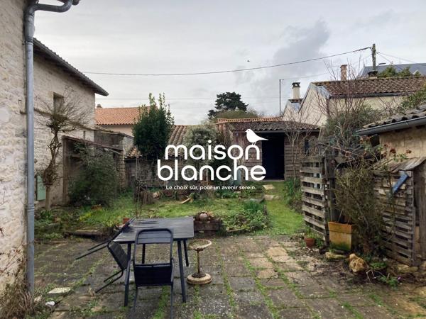 Maison ancienne centre Pamproux