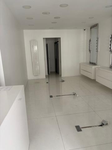 Paris (75017) LOCAL PROCHE RUE DE LÉVIS