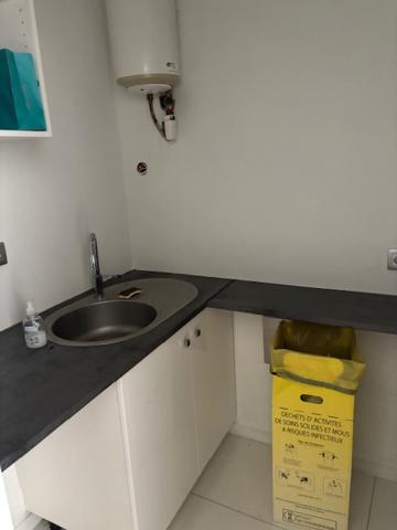 Paris (75017) LOCAL PROCHE RUE DE LÉVIS