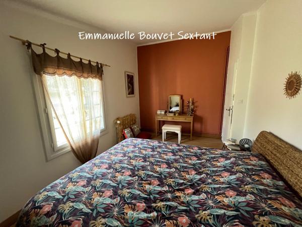 Maison en pierres, 4 chambres, 2 sde, garage, car-port, atelier, véranda, sur 4750 m2 clos.