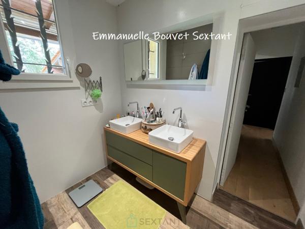 Maison en pierres, 4 chambres, 2 sde, garage, car-port, atelier, véranda, sur 4750 m2 clos.