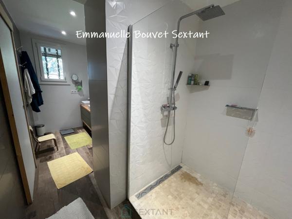 Maison en pierres, 4 chambres, 2 sde, garage, car-port, atelier, véranda, sur 4750 m2 clos.