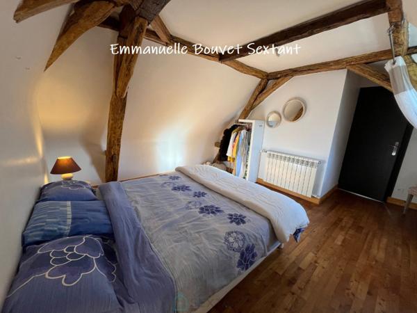 Maison en pierres, 4 chambres, 2 sde, garage, car-port, atelier, véranda, sur 4750 m2 clos.