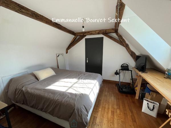 Maison en pierres, 4 chambres, 2 sde, garage, car-port, atelier, véranda, sur 4750 m2 clos.