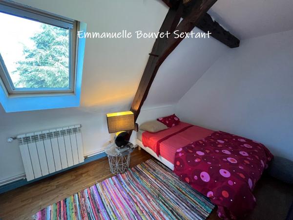 Maison en pierres, 4 chambres, 2 sde, garage, car-port, atelier, véranda, sur 4750 m2 clos.