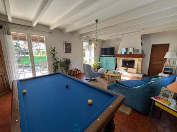 Maison en pierres, 4 chambres, 2 sde, garage, car-port, atelier, véranda, sur 4750 m2 clos.