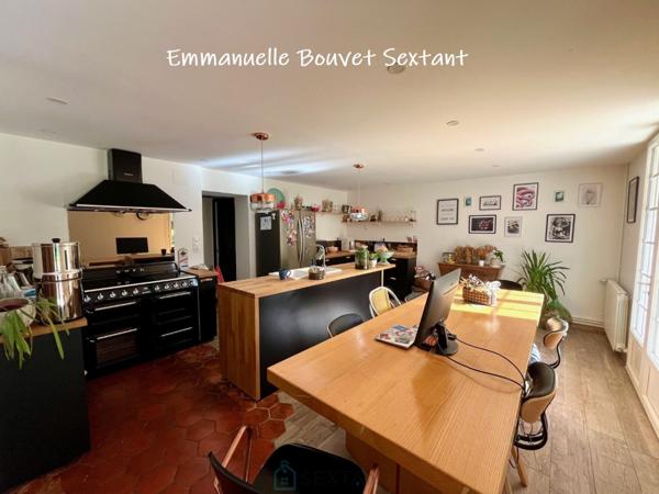 Maison en pierres, 4 chambres, 2 sde, garage, car-port, atelier, véranda, sur 4750 m2 clos.