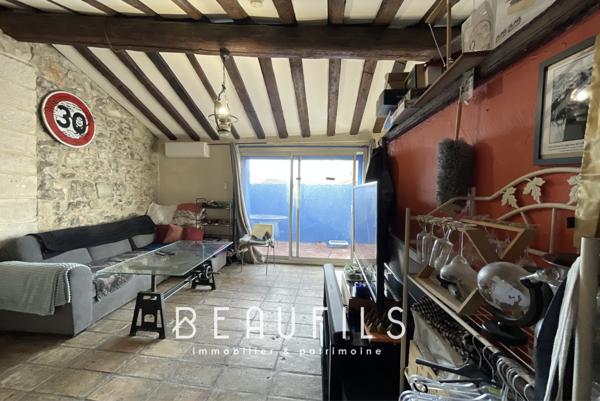 Aigues-Mortes (30220) (30220) Aigues-Mortes - Intramuros - Maison divisée avec local commercial & T2 duplex