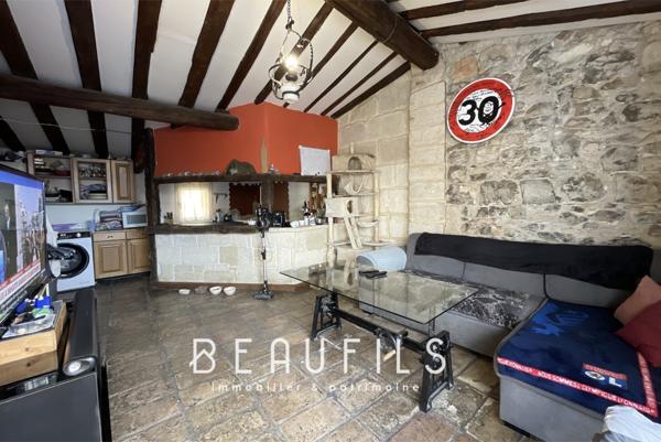 Aigues-Mortes (30220) (30220) Aigues-Mortes - Intramuros - Maison divisée avec local commercial & T2 duplex