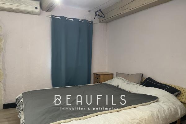 Aigues-Mortes (30220) (30220) Aigues-Mortes - Intramuros - Maison divisée avec local commercial & T2 duplex