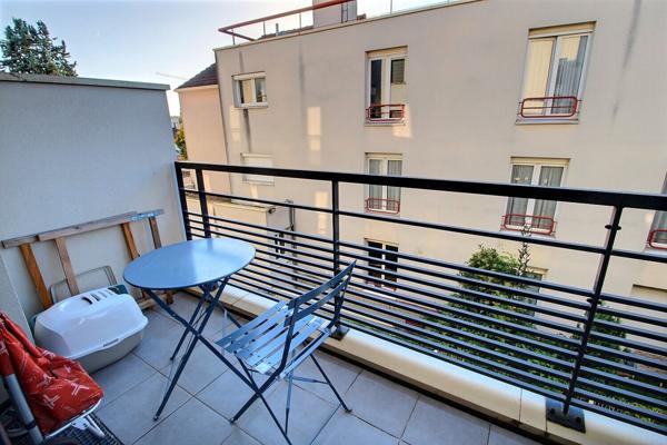 MONTREUIL, QUARTIER VILLIERS BARBUSSE, DANS UNE RESIDENCE RECENTE, BEAU 2 PIECES AVEC BALCON ET PARKING VENDU LOUE. DISPONIBILITE MAI 2026 AU PLUS TARD