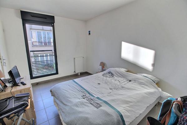 MONTREUIL, QUARTIER VILLIERS BARBUSSE, DANS UNE RESIDENCE RECENTE, BEAU 2 PIECES AVEC BALCON ET PARKING VENDU LOUE. DISPONIBILITE MAI 2026 AU PLUS TARD