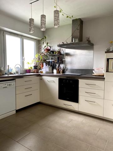 Spacieux T2 de 56m2 avec balcon et cave.