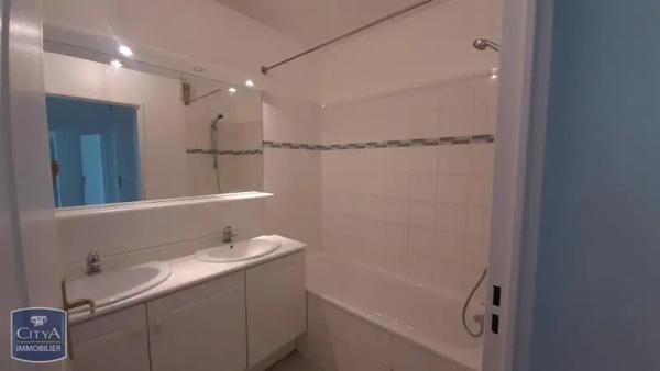 Appartement à louer 4 pièces 88.67m² Bourg-en-Bresse (01000)