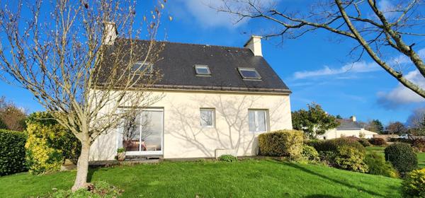 Jolie maison familiale avec jardin à Ploneis