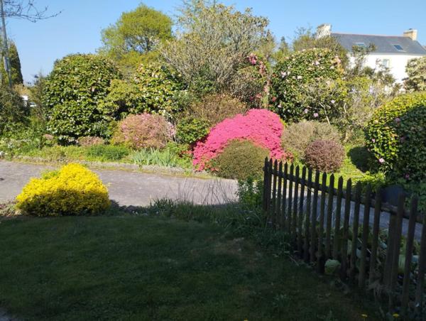 Jolie maison familiale avec jardin à Ploneis