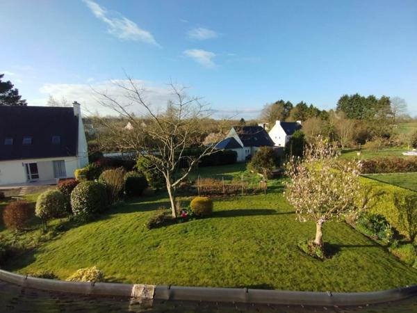 Jolie maison familiale avec jardin à Ploneis