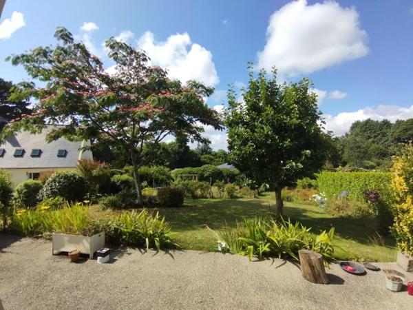 Jolie maison familiale avec jardin à Ploneis