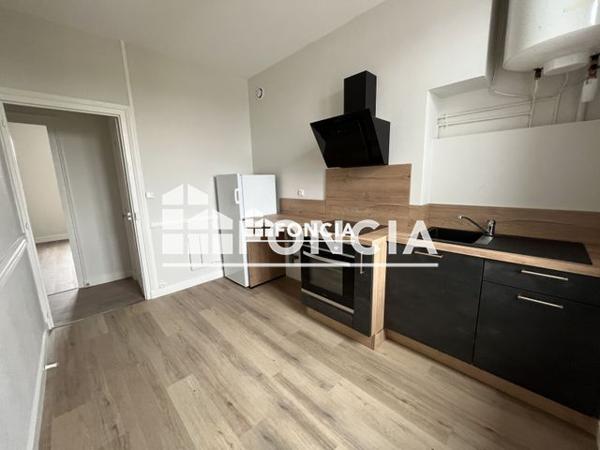 Studio T1 F1 27.6 m² à Chatellerault 190 AV DU MARECHAL DE LATTRE DE TASSIGNY 86100 à louer