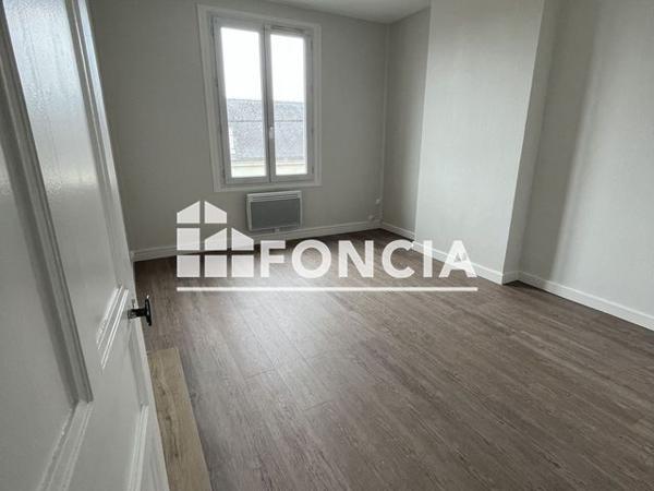 Studio T1 F1 27.6 m² à Chatellerault 190 AV DU MARECHAL DE LATTRE DE TASSIGNY 86100 à louer