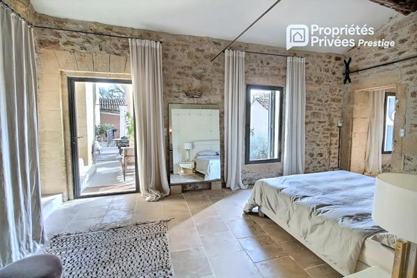 UZES à 9 minutes Propriété superbement restaurée, élégants espaces de vie, 5 chambres, maison d'invités, jardin avec piscine, village tous commerces