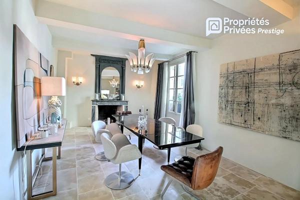 UZES à 9 minutes Propriété superbement restaurée, élégants espaces de vie, 5 chambres, maison d'invités, jardin avec piscine, village tous commerces