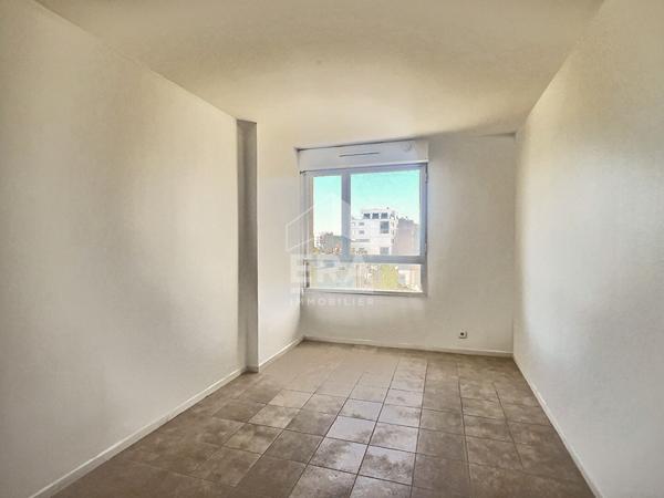A vendre appartement de type 3 avec terrasse à Marseille 13008 Le Grand Pavois