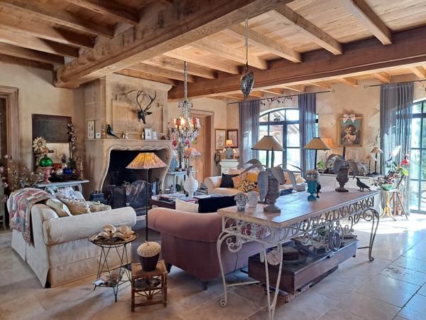Propriété Enchanteresse avec Maison d'Amis et Dépendances