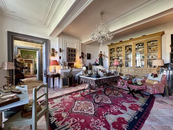 Propriété Enchanteresse avec Maison d'Amis et Dépendances