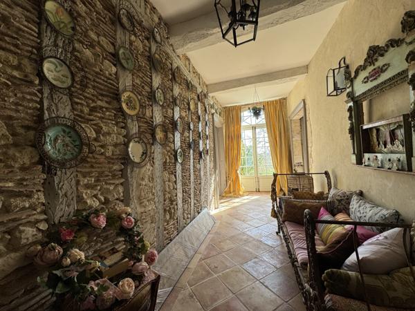 Propriété Enchanteresse avec Maison d'Amis et Dépendances