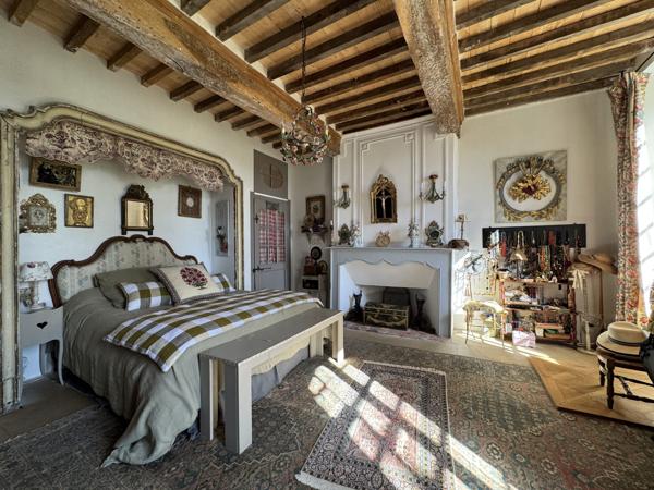 Propriété Enchanteresse avec Maison d'Amis et Dépendances