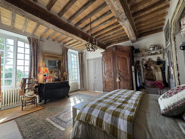Propriété Enchanteresse avec Maison d'Amis et Dépendances