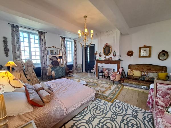 Propriété Enchanteresse avec Maison d'Amis et Dépendances