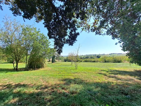 Propriété Enchanteresse avec Maison d'Amis et Dépendances